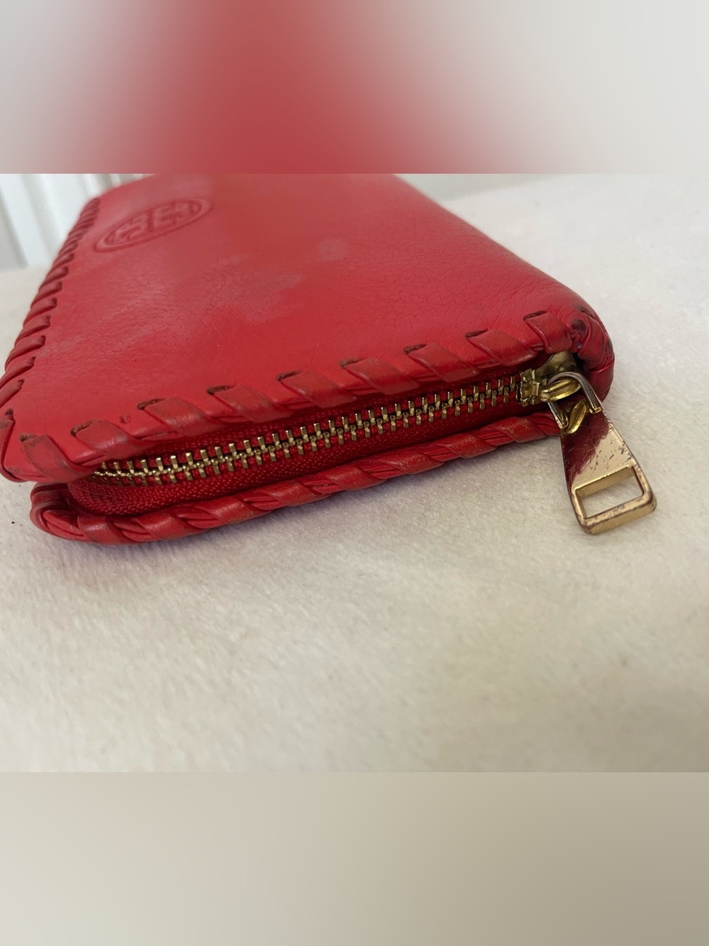 Tory Burch Red Leather Zip-Around Wallet with Whipstitch Trim - Picture 5 of 10